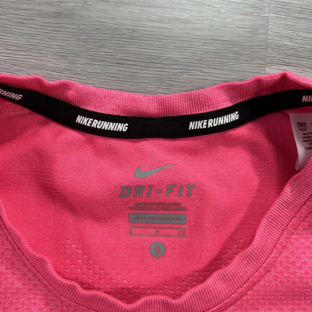 Nike Dri-FIT Running Shirt Mens Small Pink Short Sleeve Training Top 589640-646
